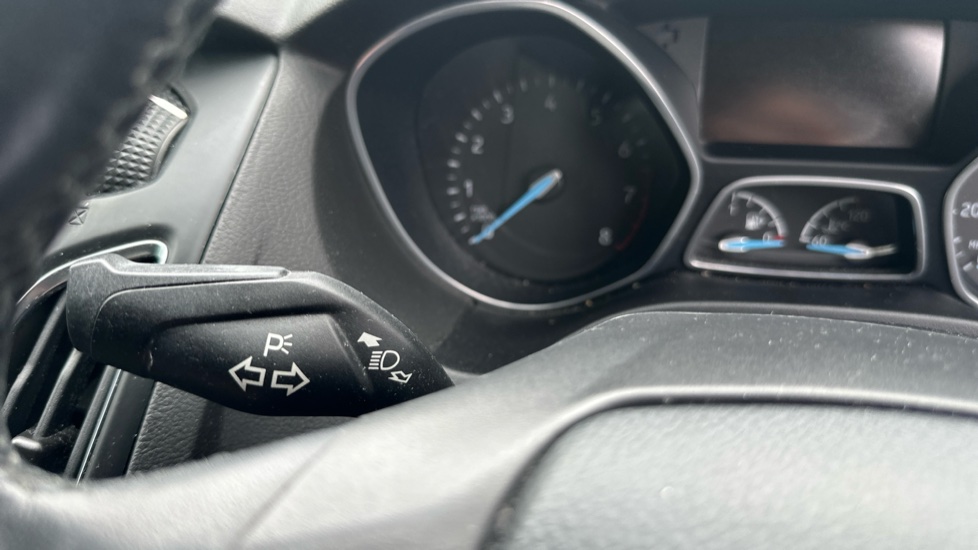 Ford Focus 1.0 EcoBoost Zetec Edition 5dr Petrol Hatchback - Image 22