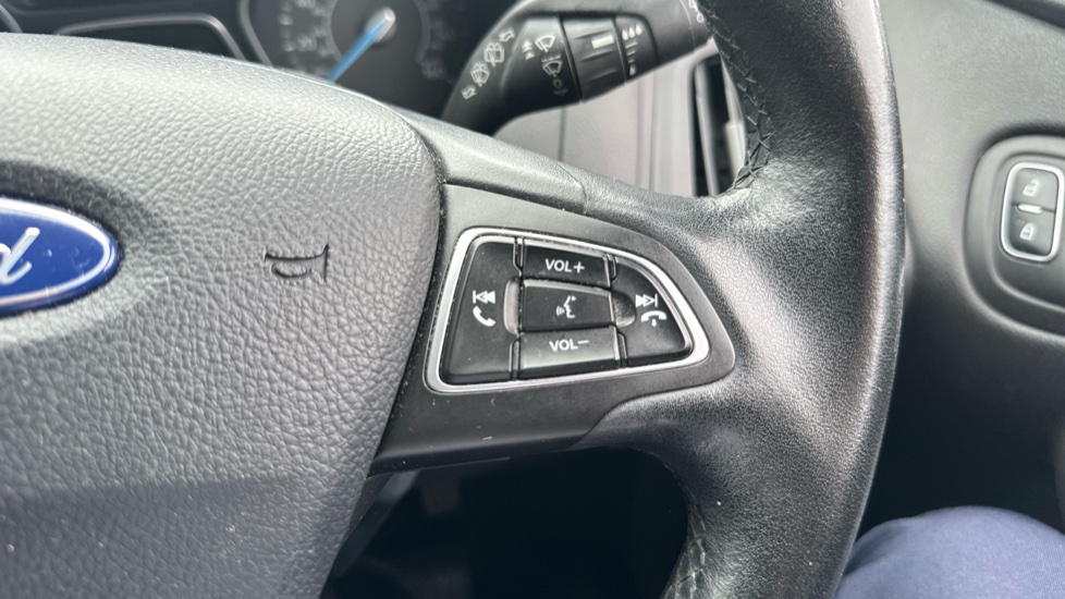 Ford Focus 1.0 EcoBoost Zetec Edition 5dr Petrol Hatchback - Image 24