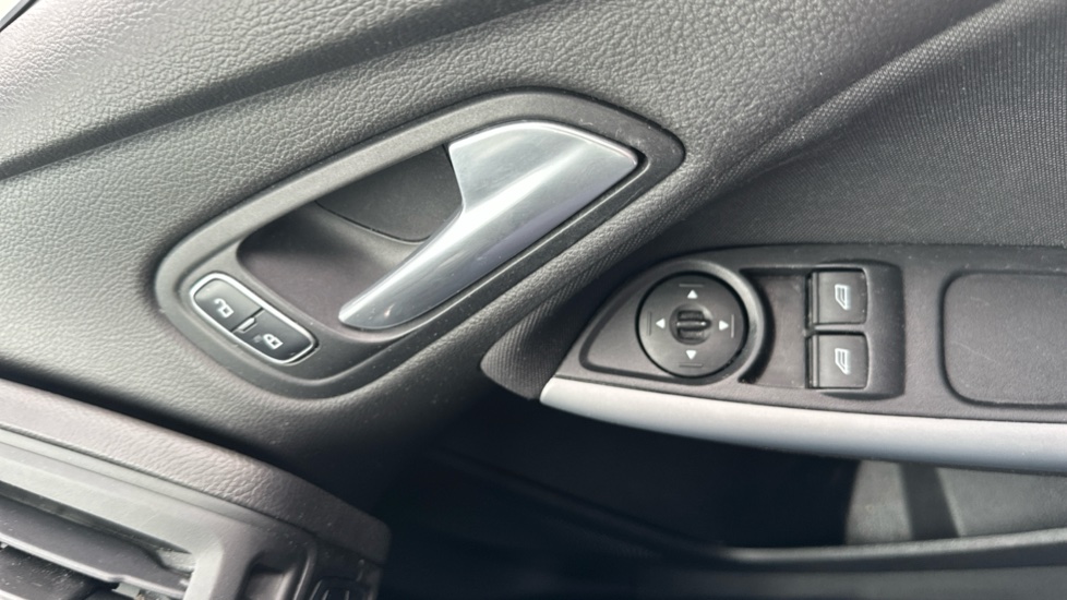 Ford Focus 1.0 EcoBoost Zetec Edition 5dr Petrol Hatchback - Image 25