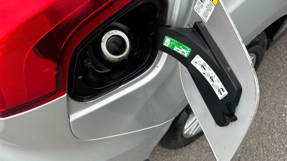 Ford Focus 1.0 EcoBoost Zetec Edition 5dr Petrol Hatchback - Image 35