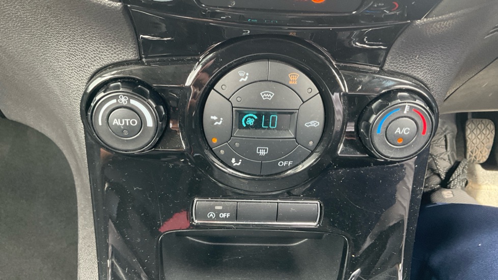 Ford Fiesta 1.0 Titanium 5dr Petrol Hatchback - Image 24