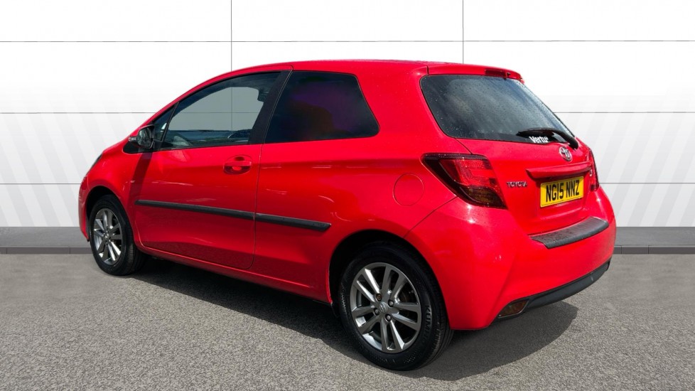 Toyota Yaris 1.33 VVT-i Icon 3dr Petrol Hatchback - Image 2