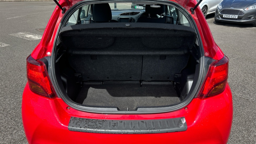 Toyota Yaris 1.33 VVT-i Icon 3dr Petrol Hatchback - Image 4