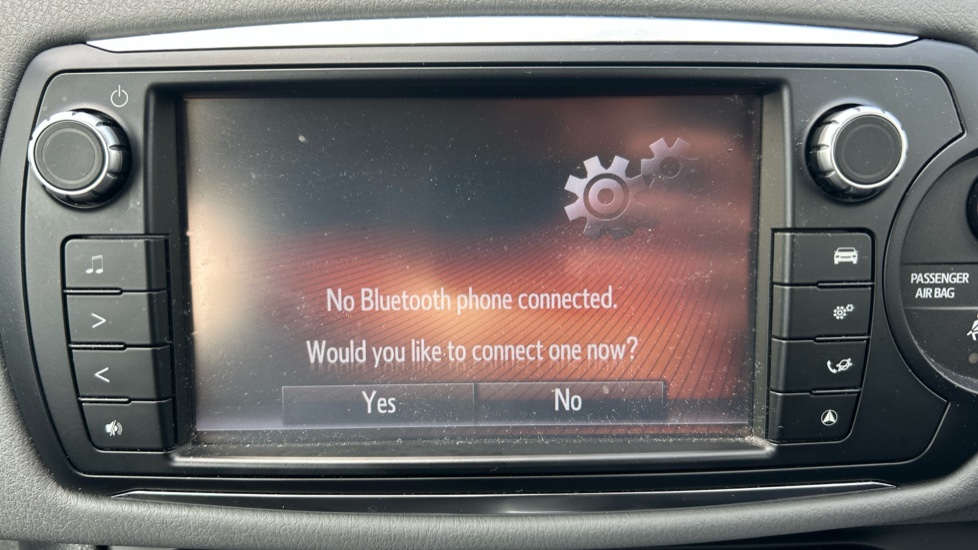 Toyota Yaris 1.33 VVT-i Icon 3dr Petrol Hatchback - Image 23