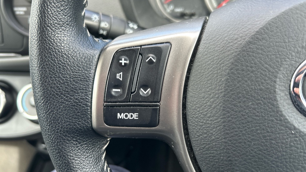 Toyota Yaris 1.33 VVT-i Icon 3dr Petrol Hatchback - Image 24