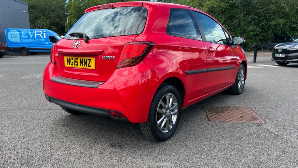Toyota Yaris 1.33 VVT-i Icon 3dr Petrol Hatchback - Image 31