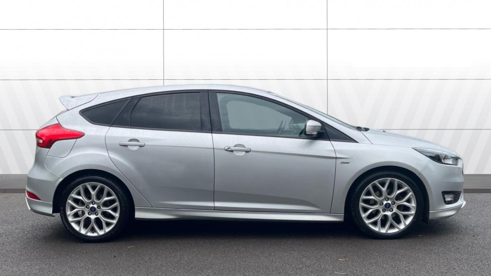 Ford Focus 1.0 EcoBoost 140 ST-Line Navigation 5dr Petrol Hatchback - Image 5
