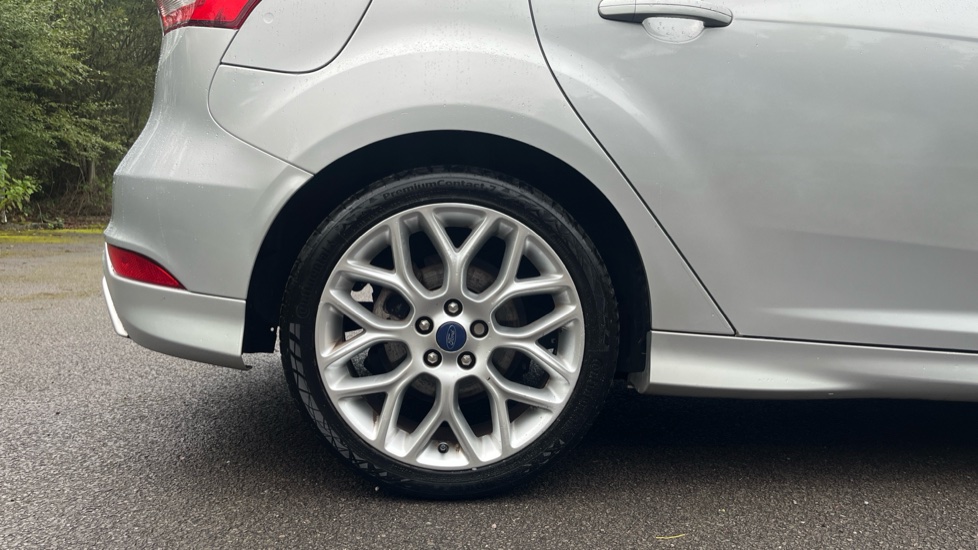 Ford Focus 1.0 EcoBoost 140 ST-Line Navigation 5dr Petrol Hatchback - Image 7