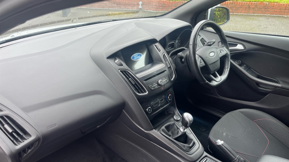 Ford Focus 1.0 EcoBoost 140 ST-Line Navigation 5dr Petrol Hatchback - Image 9