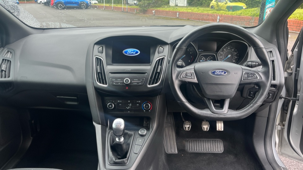 Ford Focus 1.0 EcoBoost 140 ST-Line Navigation 5dr Petrol Hatchback - Image 10