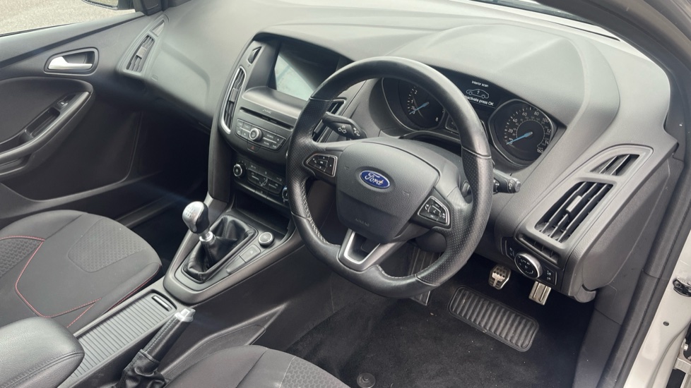 Ford Focus 1.0 EcoBoost 140 ST-Line Navigation 5dr Petrol Hatchback - Image 11