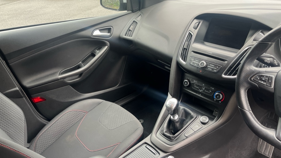 Ford Focus 1.0 EcoBoost 140 ST-Line Navigation 5dr Petrol Hatchback - Image 14