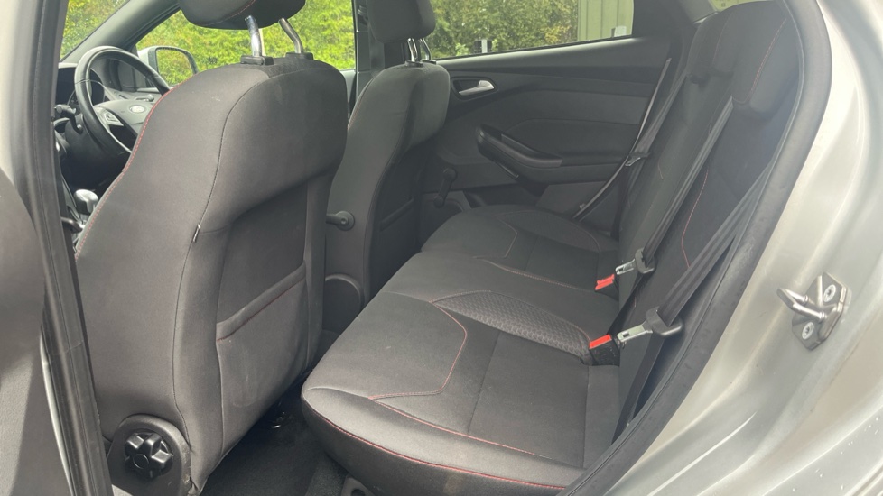 Ford Focus 1.0 EcoBoost 140 ST-Line Navigation 5dr Petrol Hatchback - Image 16