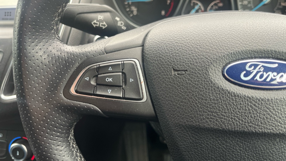Ford Focus 1.0 EcoBoost 140 ST-Line Navigation 5dr Petrol Hatchback - Image 21