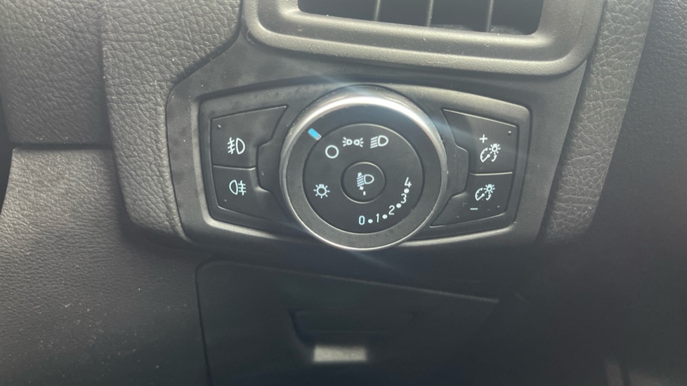 Ford Focus 1.0 EcoBoost 140 ST-Line Navigation 5dr Petrol Hatchback - Image 25