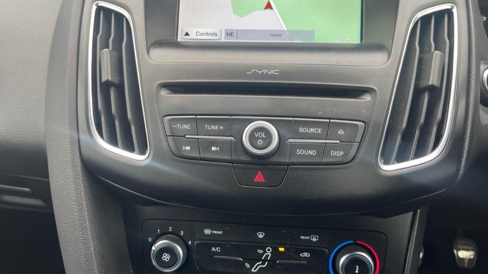 Ford Focus 1.0 EcoBoost 140 ST-Line Navigation 5dr Petrol Hatchback - Image 31