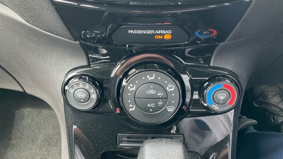 Ford Fiesta 1.0 EcoBoost Zetec 5dr Powershift Petrol Hatchback - Image 24