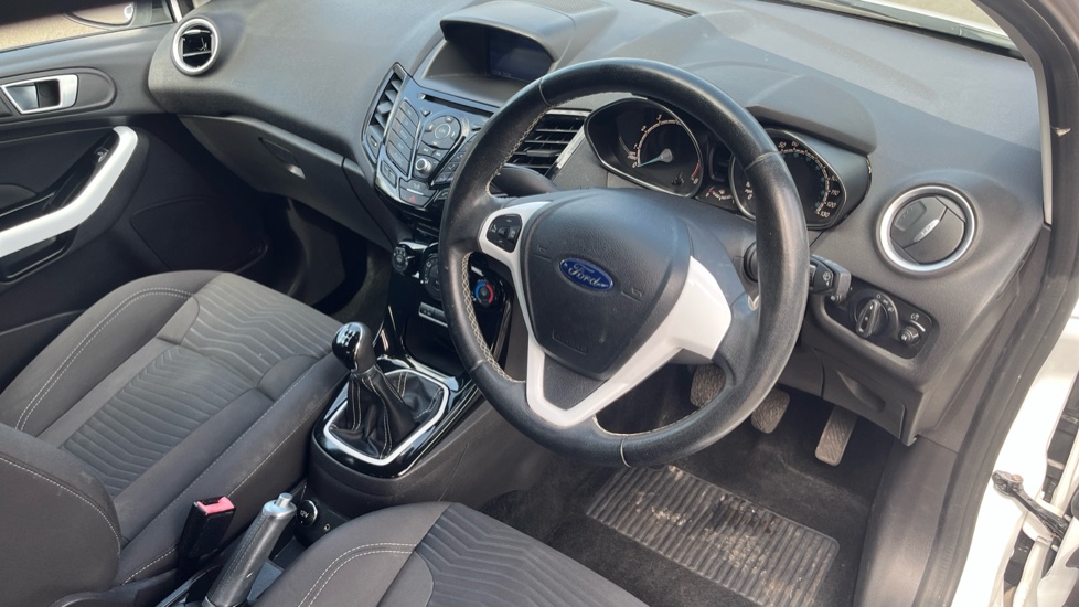 Ford Fiesta 1.0 EcoBoost Zetec White 5dr Petrol Hatchback - Image 11
