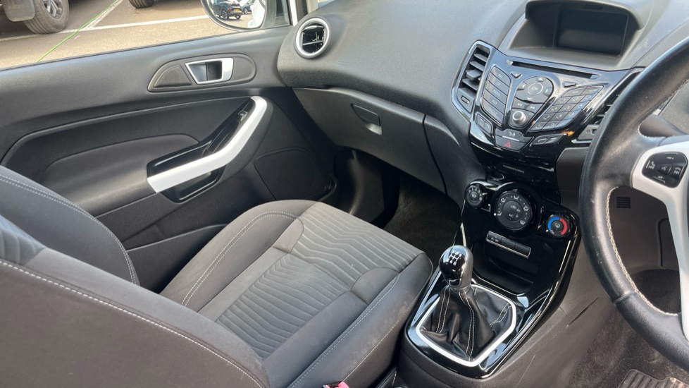 Ford Fiesta 1.0 EcoBoost Zetec White 5dr Petrol Hatchback - Image 14
