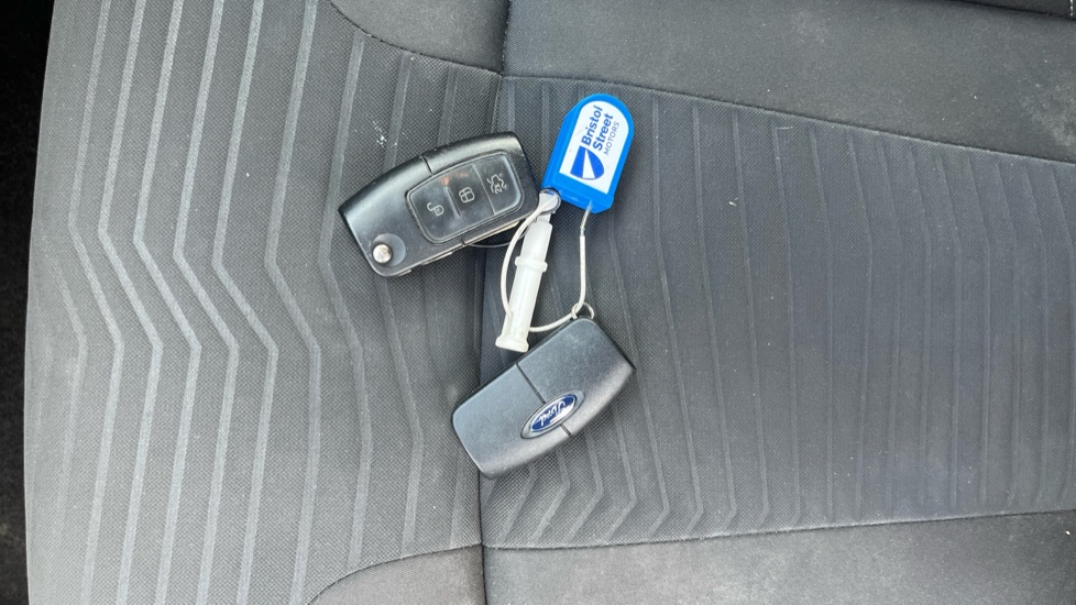 Ford Fiesta 1.0 EcoBoost Zetec White 5dr Petrol Hatchback - Image 20