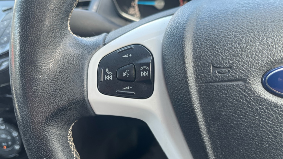 Ford Fiesta 1.0 EcoBoost Zetec White 5dr Petrol Hatchback - Image 22