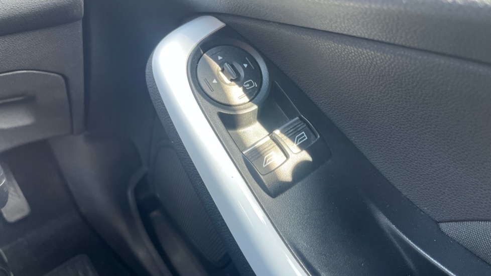 Ford Fiesta 1.0 EcoBoost Zetec White 5dr Petrol Hatchback - Image 26
