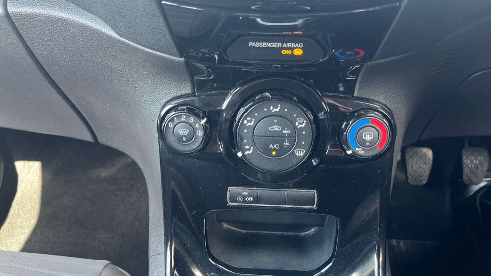Ford Fiesta 1.0 EcoBoost Zetec White 5dr Petrol Hatchback - Image 31