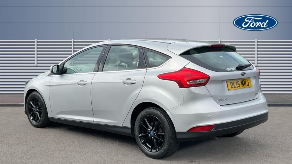 Ford Focus 1.0 EcoBoost Zetec 5dr Petrol Hatchback - Image 2