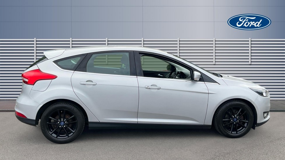 Ford Focus 1.0 EcoBoost Zetec 5dr Petrol Hatchback - Image 5