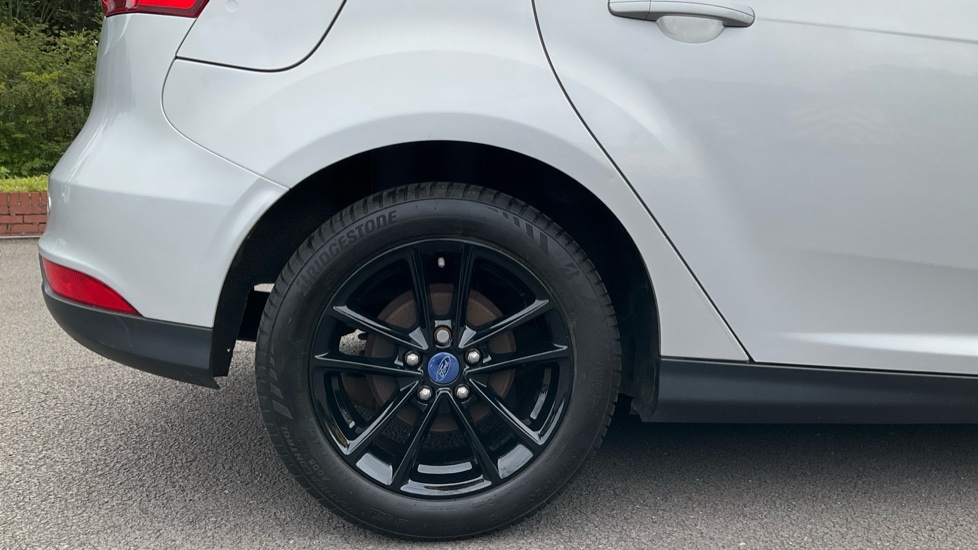 Ford Focus 1.0 EcoBoost Zetec 5dr Petrol Hatchback - Image 7