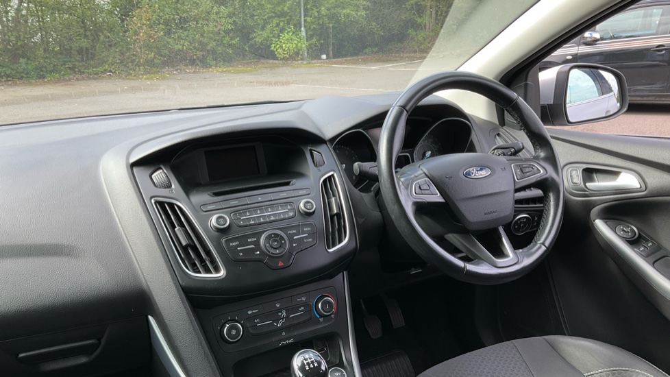 Ford Focus 1.0 EcoBoost Zetec 5dr Petrol Hatchback - Image 9