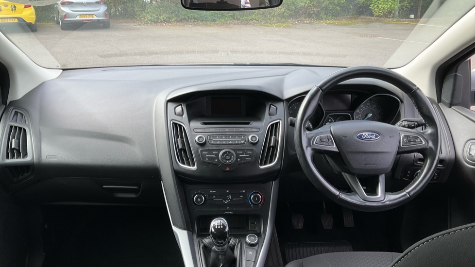 Ford Focus 1.0 EcoBoost Zetec 5dr Petrol Hatchback - Image 10