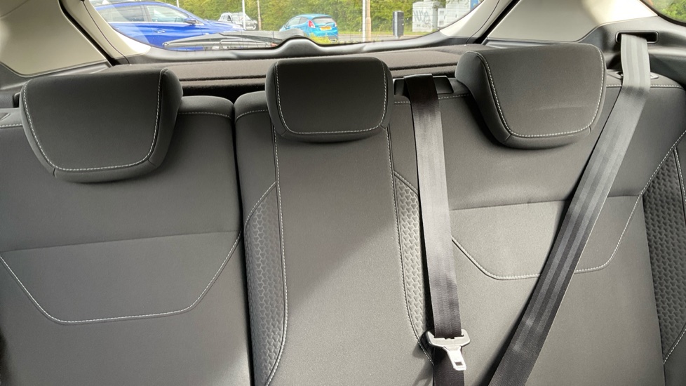 Ford Focus 1.0 EcoBoost Zetec 5dr Petrol Hatchback - Image 15