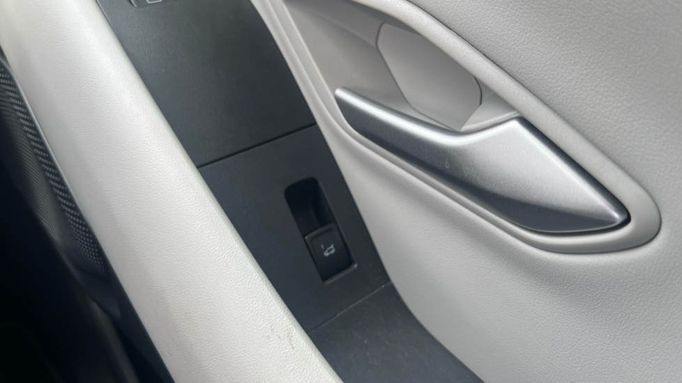 Ford Explorer 210kW Premium 77kWh 5dr Auto Electric Estate - Image 28