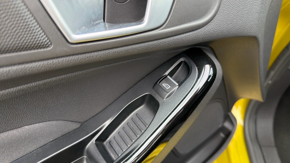 Ford Fiesta 1.0 EcoBoost Titanium 5dr Petrol Hatchback - Image 21
