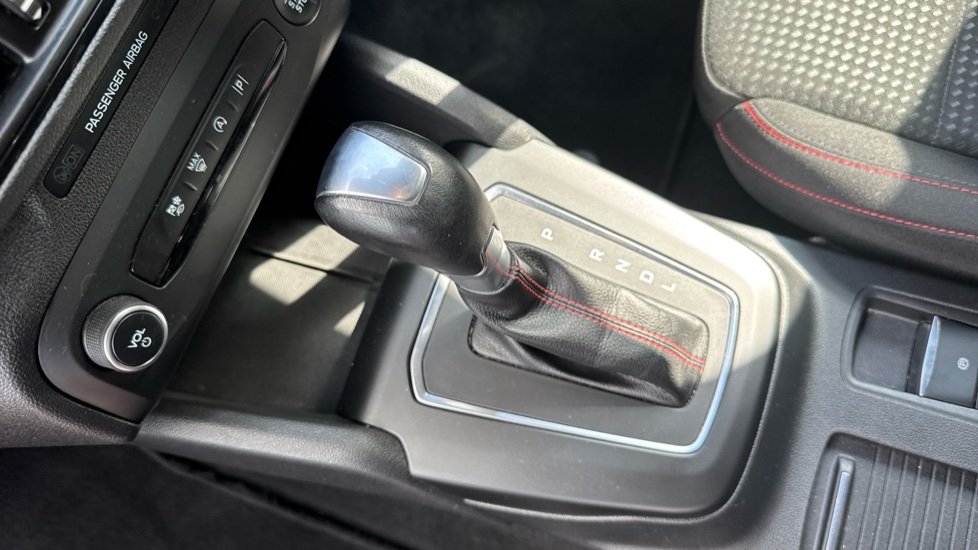 Ford Focus 1.0 EcoBoost Hybrid mHEV 155 ST-Line 5dr Auto Petrol Estate - Image 13