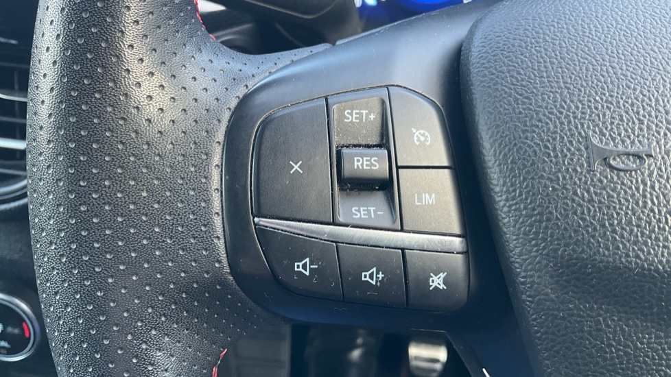 Ford Kuga 1.5 EcoBoost 150 ST-Line Edition 5dr Petrol Estate - Image 31