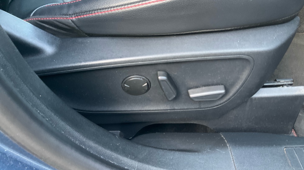 Ford Kuga 1.5 EcoBoost 150 ST-Line Edition 5dr Petrol Estate - Image 35