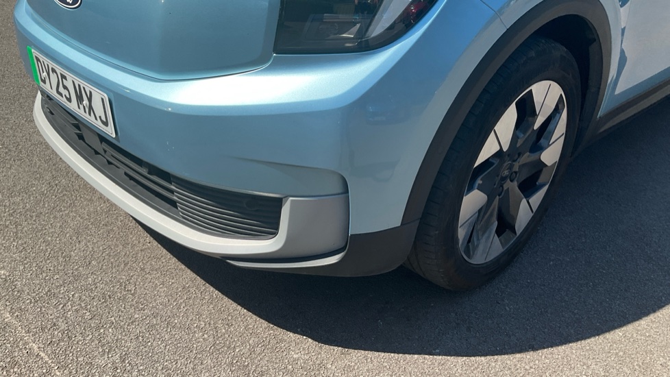 Ford Explorer 125kW Premium 52kWh 5dr Auto Electric Estate - Image 22