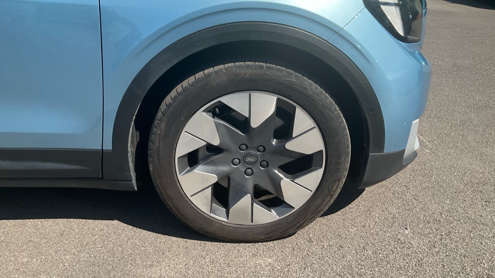 Ford Explorer 125kW Premium 52kWh 5dr Auto Electric Estate - Image 24