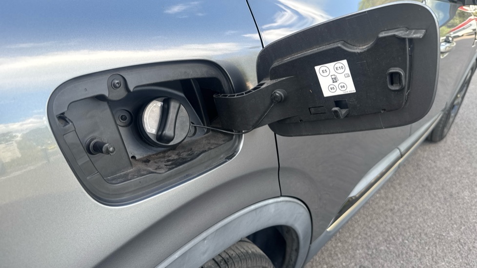 Renault Arkana 1.6 E-Tech full hybrid 145 Engineered 5dr Auto Hybrid Estate - Image 39