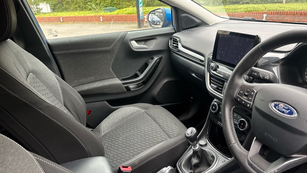 Ford Puma 1.0 EcoBoost Hybrid mHEV Titanium 5dr Petrol Hatchback - Image 14