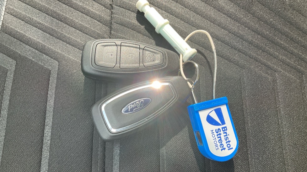 Ford Puma 1.0 EcoBoost Hybrid mHEV ST-Line X 5dr Petrol Hatchback - Image 19