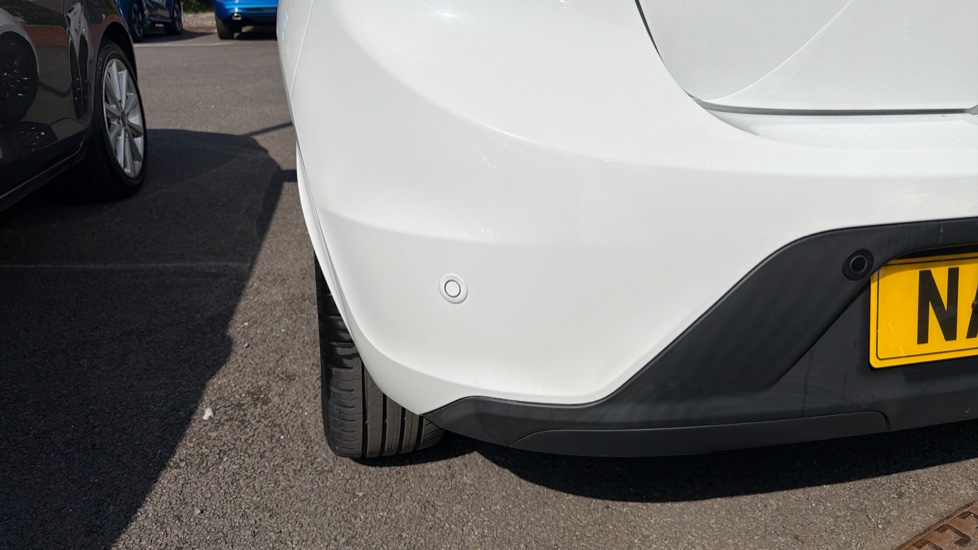 Ford KA+ 1.2 85 Zetec White Edition 5dr Petrol Hatchback - Image 37