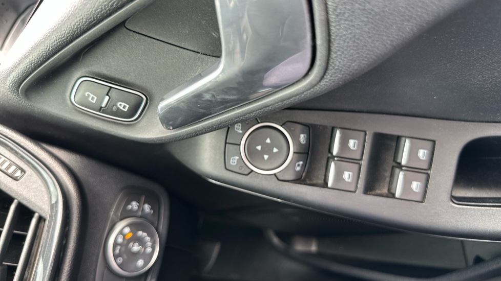 Ford Fiesta 1.0 EcoBoost Hybrid mHEV 155 ST-Line Edition 5dr Petrol Hatchback - Image 25