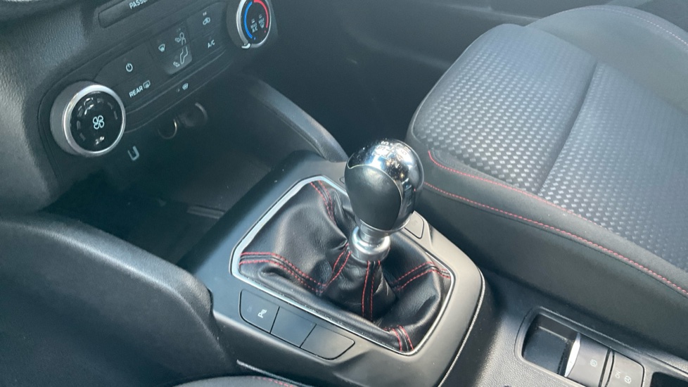 Ford Focus 1.0 EcoBoost Hybrid mHEV 125 ST-Line Edition 5dr Petrol Hatchback - Image 13