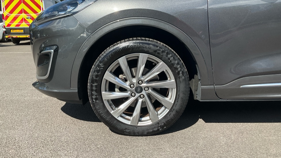 Ford Kuga 2.5 FHEV Vignale 5dr CVT Hybrid Estate - Image 22