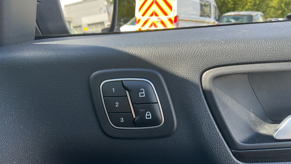 Ford Kuga 2.5 FHEV Vignale 5dr CVT Hybrid Estate - Image 29