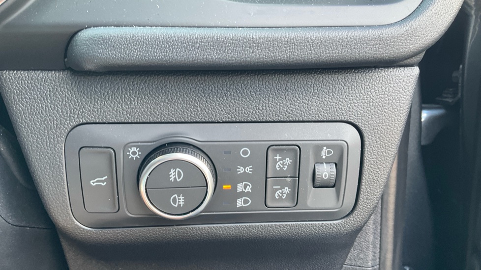 Ford Kuga 2.5 FHEV Vignale 5dr CVT Hybrid Estate - Image 31
