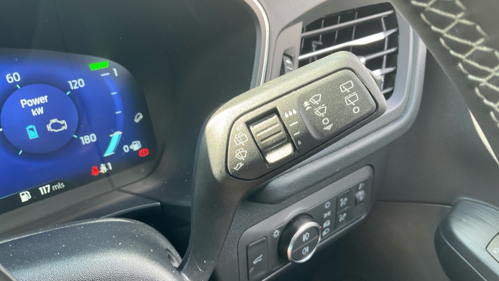 Ford Kuga 2.5 FHEV Vignale 5dr CVT Hybrid Estate - Image 34